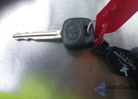 2005 Toyota Tacoma z USA, uszkodzony, nr VIN 5TENX22N05Z137002